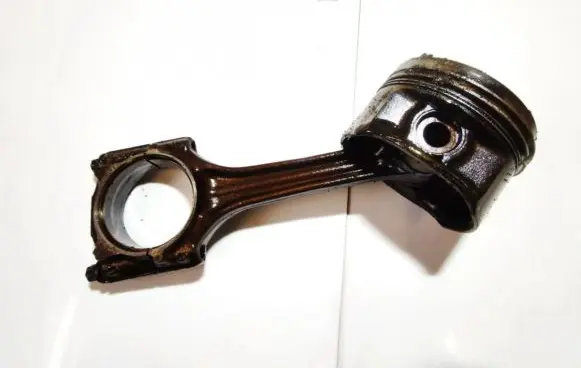 Volkswagen Golf IV Piston with connecting rod 058d