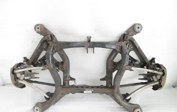 Volkswagen Touareg I Rear beam 7P0500041