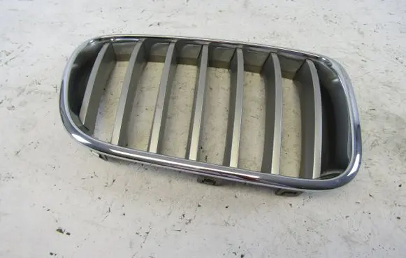 BMW X3 F25 Front bumper upper radiator grill 7210726