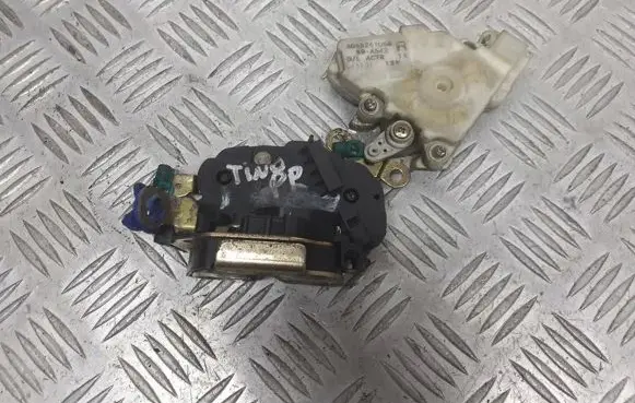 Nissan Almera Tino Front door lock 8055261U66