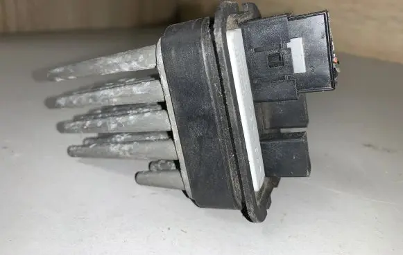 Volkswagen Golf IV Heater blower fan relay 5295354053 15010404
