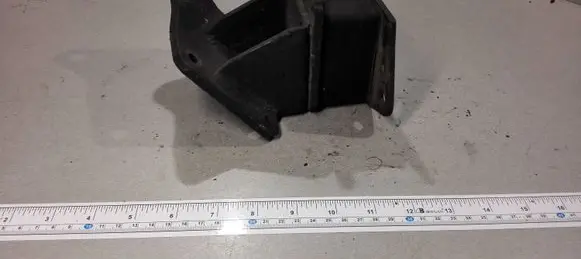 Mitsubishi Pajero Engine mount bracket MB007023