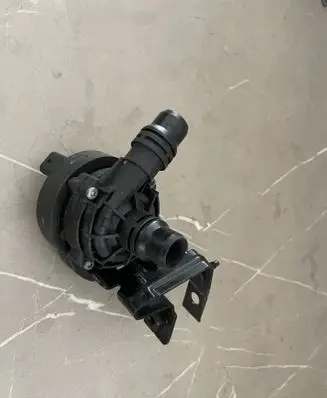 Opel Corsa F Water pump 9833874480