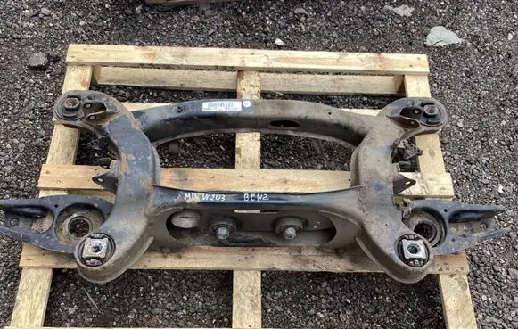 Mercedes-Benz C W203 Rear subframe 2033508700 000538 280321659