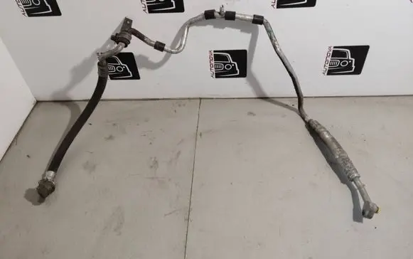 Volkswagen Touran I Air conditioning (A/C) pipe/hose 1T0820743T 110904