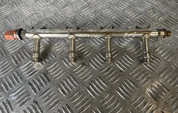 Skoda Octavia Mk2 (1Z) Fuel main line pipe 03F133320C 026110197