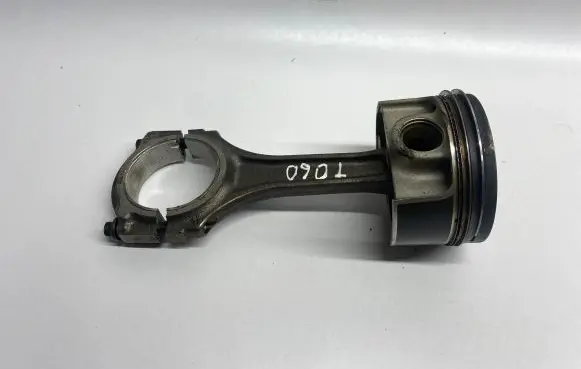 Mercedes-Benz GLA W156 X156 Piston A1330014762 A13300