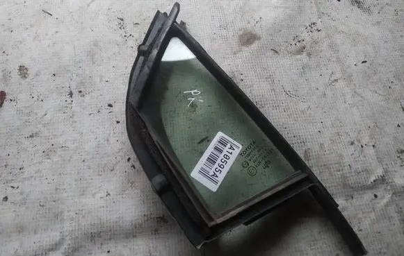 Toyota Yaris Front door vent window glass four-door as2