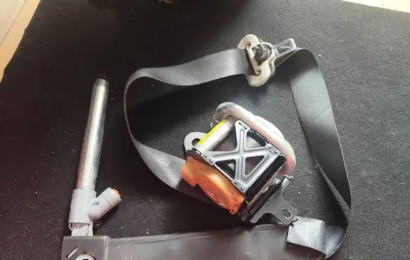 Nissan Note (E11) Front seatbelt 86885BH15A 045518