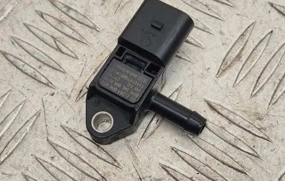 Volkswagen Golf VII Air pressure sensor 04L906051B 0281006222