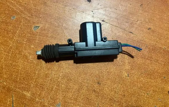 Volkswagen Transporter - Caravelle T4 Central locking motor 932037992