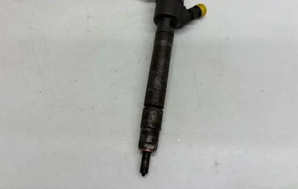Volvo S60 Fuel injector 30750283