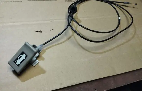 Honda FR-V Engine bonnet (hood) release handle