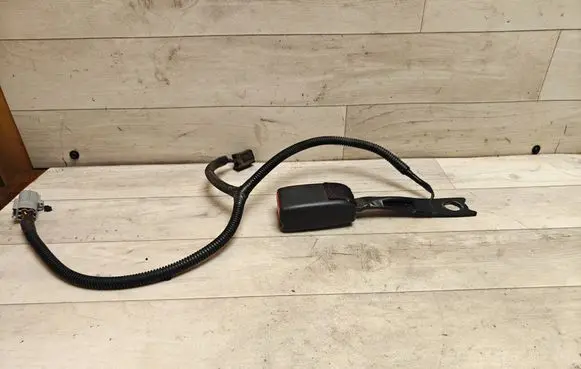 Toyota Avensis T250 Front seatbelt buckle 240819
