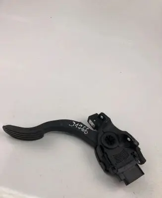 Volvo V70 Accelerator throttle pedal 31329058