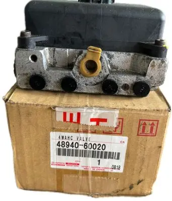 Toyota Land Cruiser (J200) Air suspension control unit module (rear) 4894060020