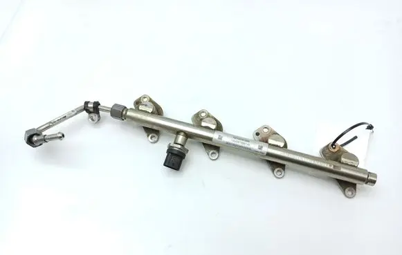 Mercedes-Benz CLA C117 X117 W117 Fuel injector supply line/pipe A2700701595 A1330700132 A2700780645