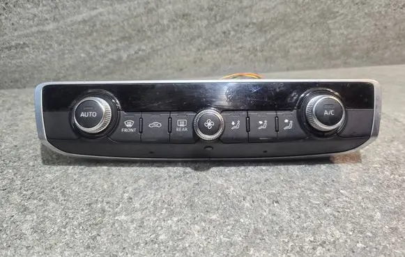 Audi A3 S3 8V Climate control unit 8V0820043