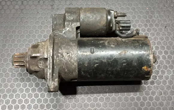 Volkswagen Transporter - Caravelle T5 Starter motor 1005831423