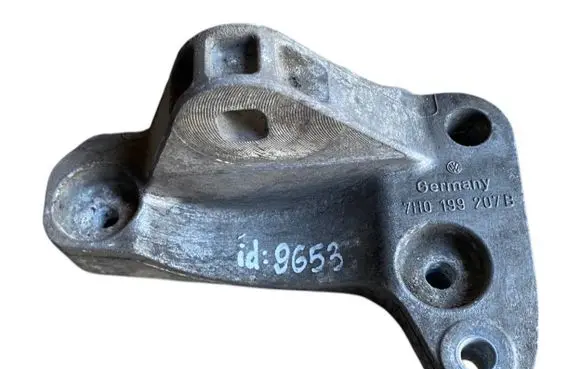 Volkswagen Transporter - Caravelle T5 Engine mounting bracket 7H0199207B