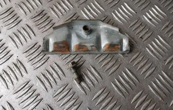 Volvo XC90 Battery bracket 