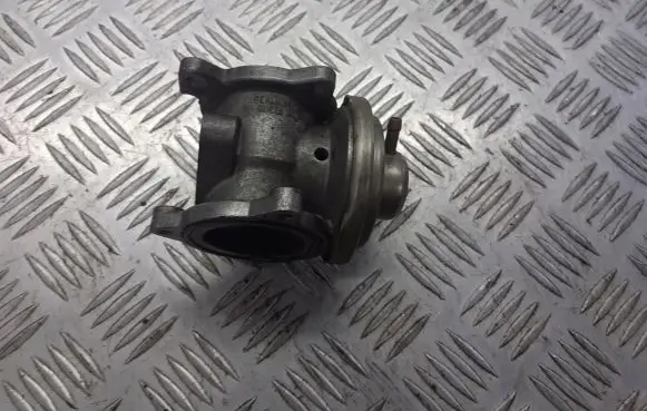 Volkswagen Polo IV 9N3 EGR valve 045129637A