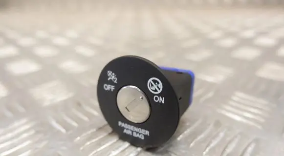 Passenger airbag on/off switch