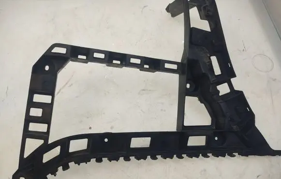 Volkswagen Jetta VI Bumper support mounting bracket corner 5C6807393