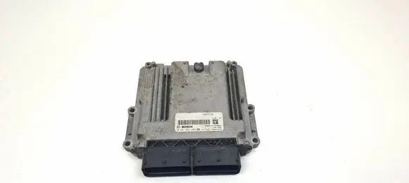 Fiat 500X Engine control unit/module 0281031204