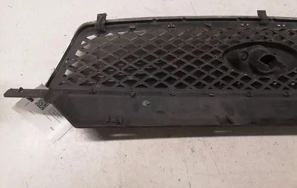 Ford Focus C-MAX Front bumper upper radiator grill 3M51R8138 3M51R8200