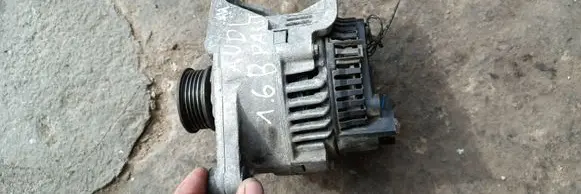 Audi A4 S4 B5 8D Generator/alternator