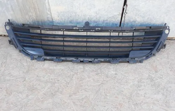 Citroen C4 II Front bumper lower grill 9670503480