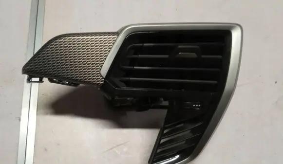BMW X5 G05 Dash center air vent grill 9399467