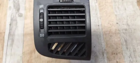 KIA Cerato Centre console side trim front 