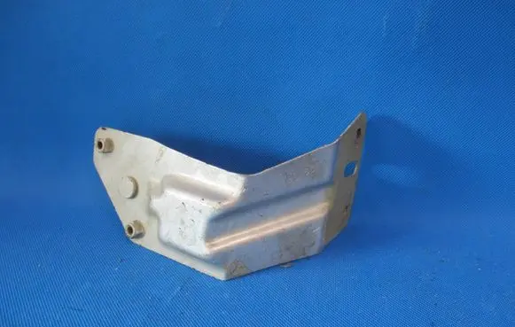 Seat Altea Fender mounting bracket 5P0821136