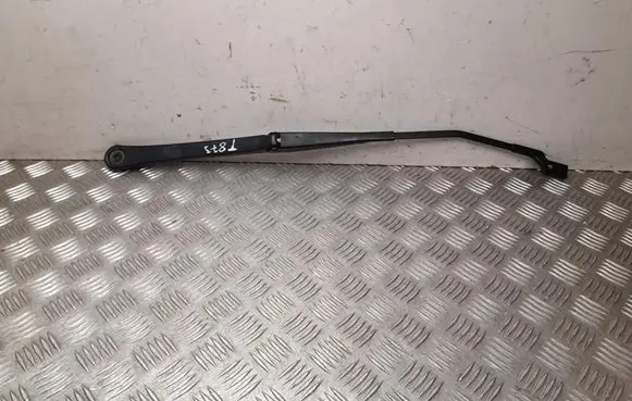 BMW 2 Active Tourer U06 Front wiper blade arm 8492121