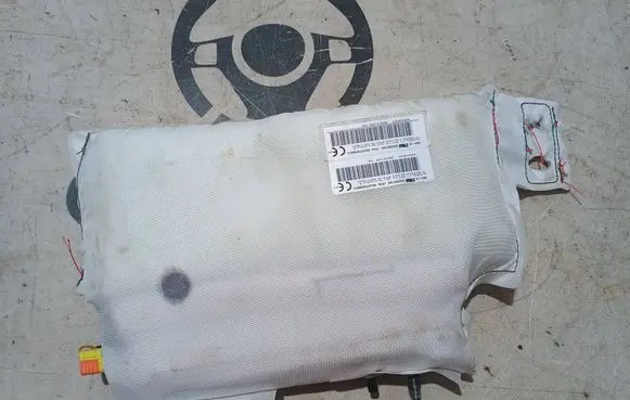 Peugeot Rifter Passenger airbag