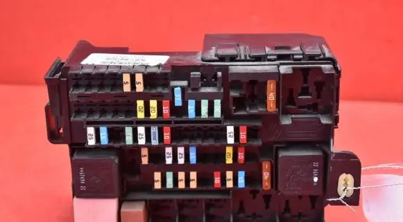 Renault Laguna III Fuse box set 8200758803