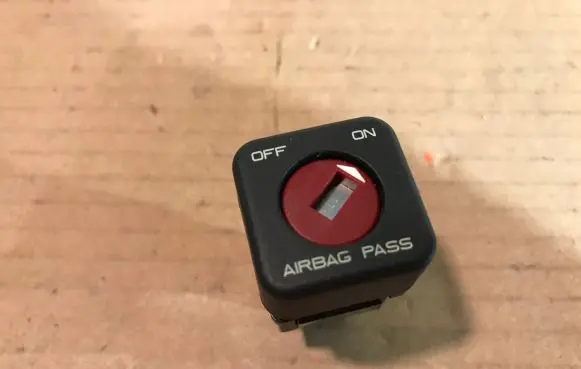 Passenger airbag on/off switch