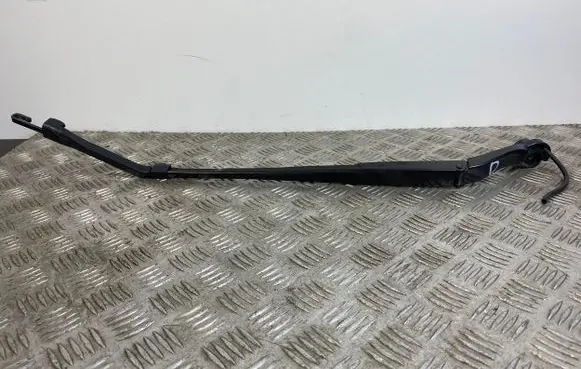 Nissan X-Trail T33 Front wiper blade arm