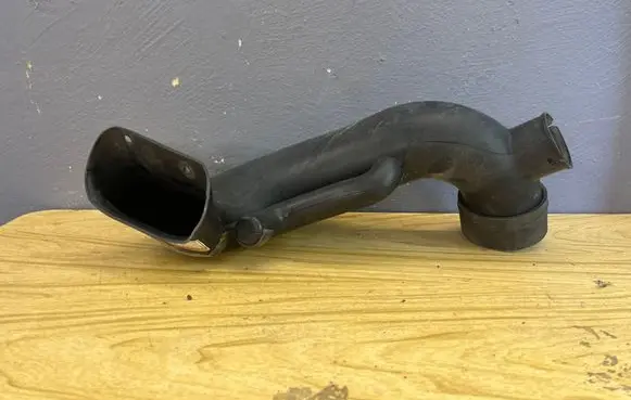 Suzuki Grand Vitara II Air intake duct part 78KR03
