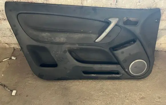 Toyota RAV 4 (XA20) Front door card panel trim