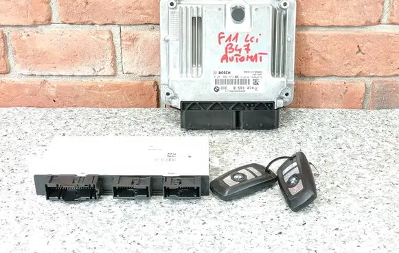 BMW 5 F10 F11 Engine control unit/module 8591074 0281032672