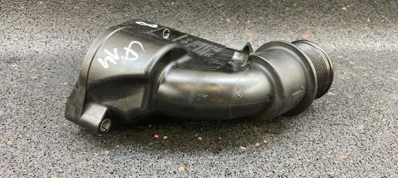 Audi A4 S4 B9 Turbo air intake inlet pipe/hose 04L131111N