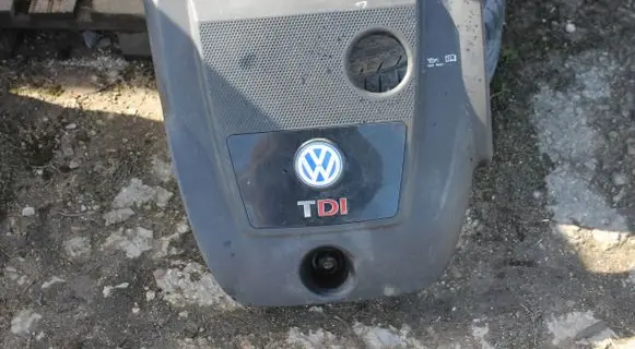 Volkswagen Golf IV Engine cover (trim) 013316