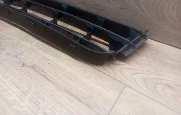 Volkswagen Touran I Front bumper lower grill 1T0853677