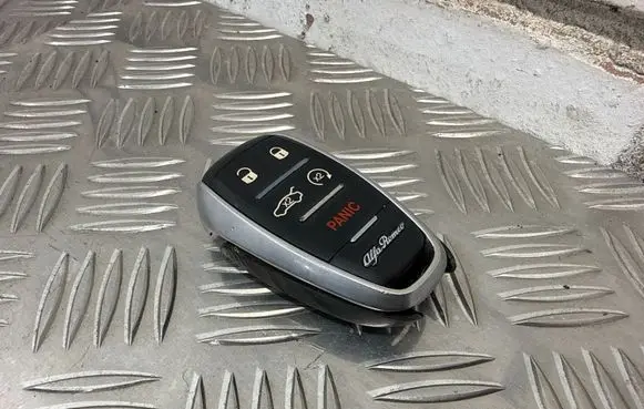 Alfa Romeo Giulia Ignition key/card 2016DJ1270