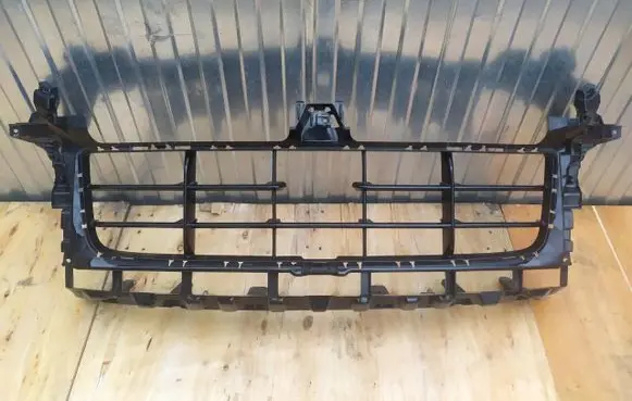 Porsche Cayenne (9Y0 9Y3) Front bumper upper radiator grill 9Y0807683A