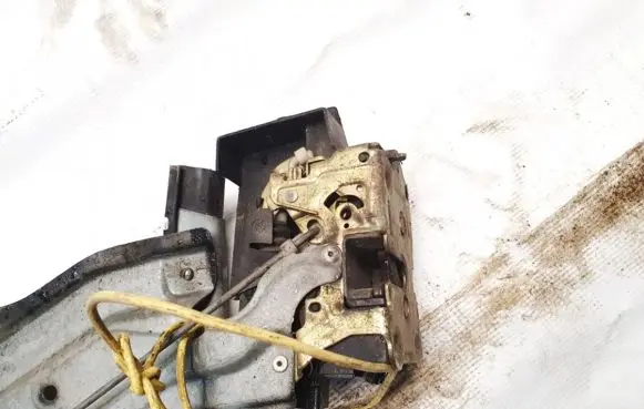 Renault Laguna I Rear door lock