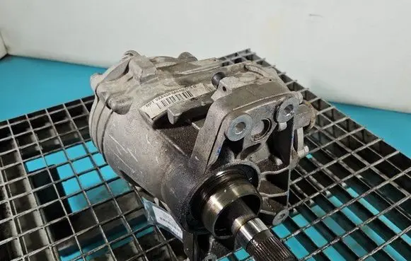 Gearbox transfer box case